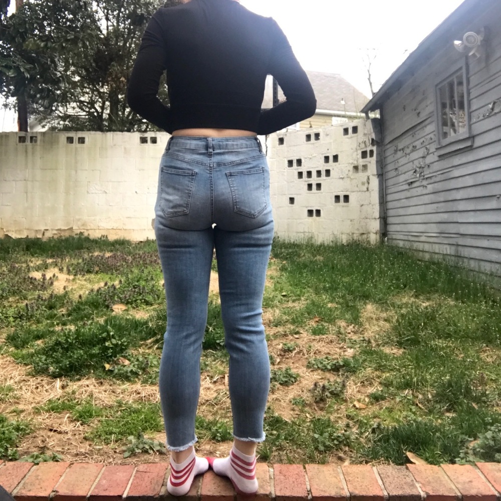 Light blue frayed ankle jeans